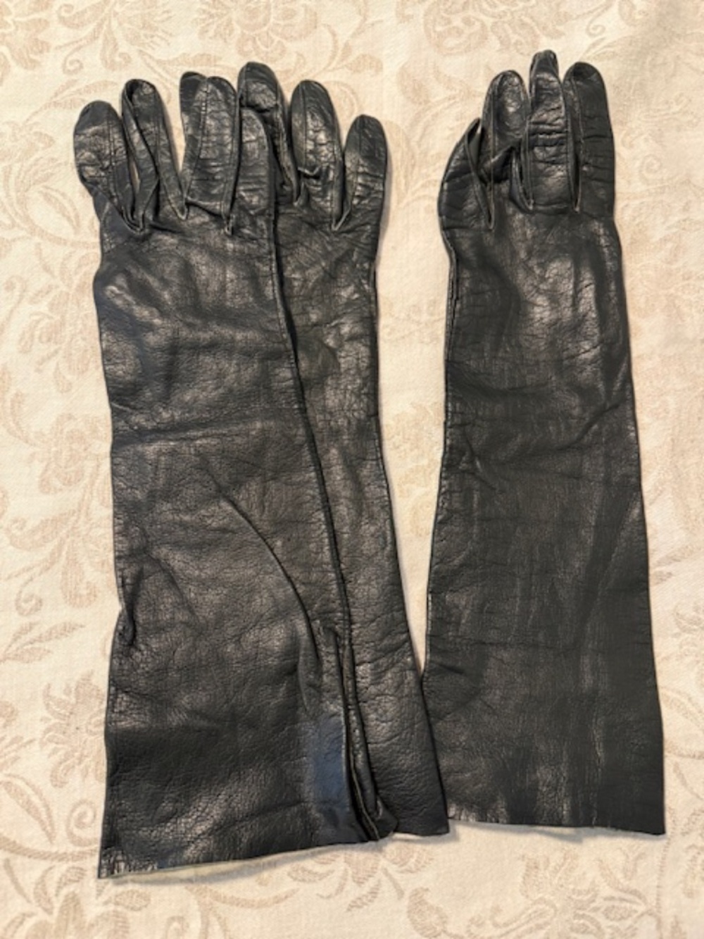 Women's black kid gloves 7 1/2 - Picture 2 of 3